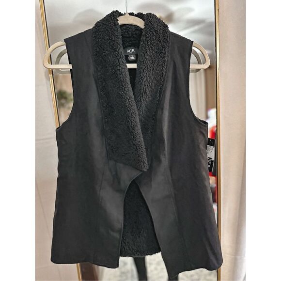 NWT AGB Black Vest with fur - Picture 6 of 9